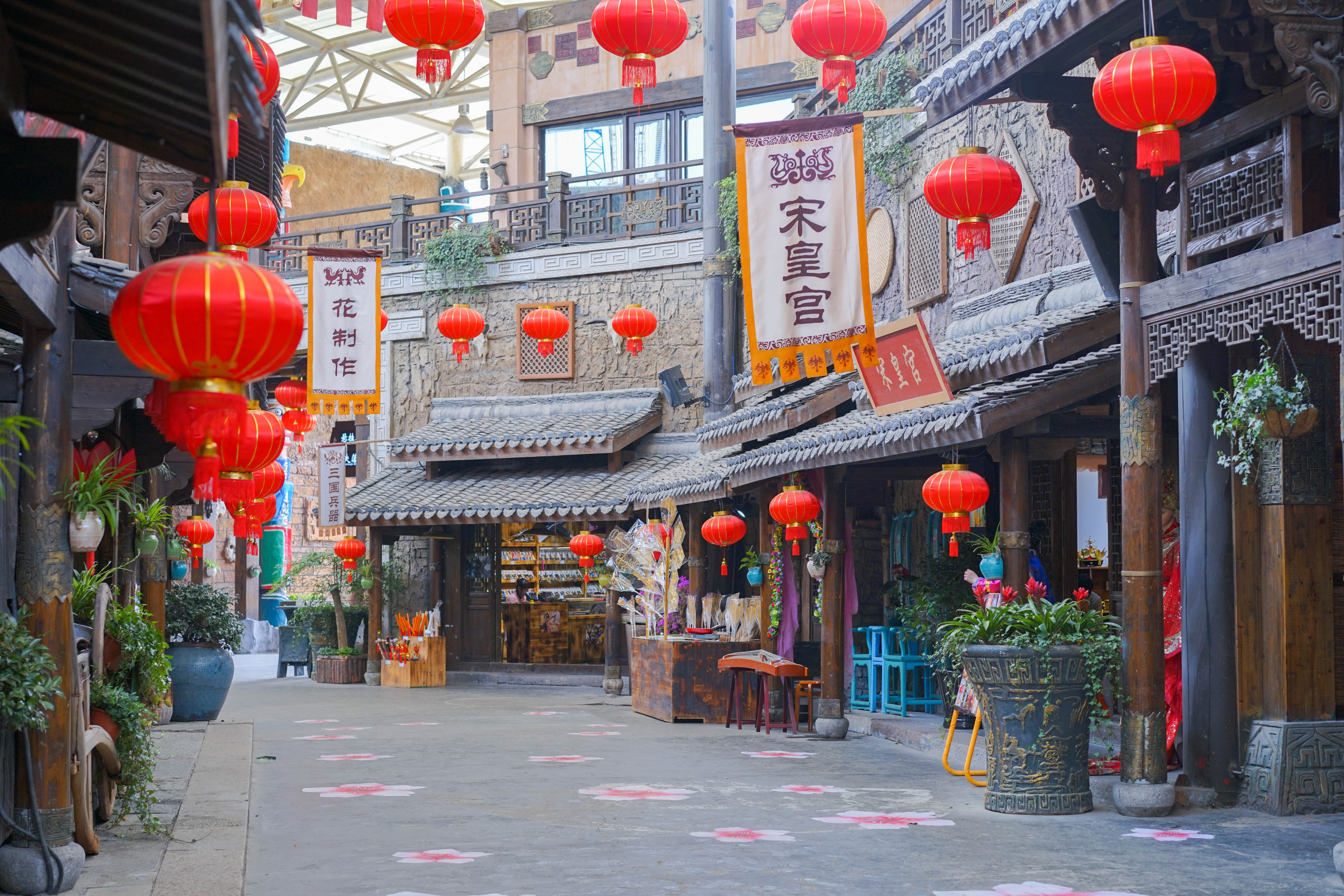 宋城杭州乐园:勇敢者的冒险之城 元宝也很喜欢这里哦  宋城杭州乐园